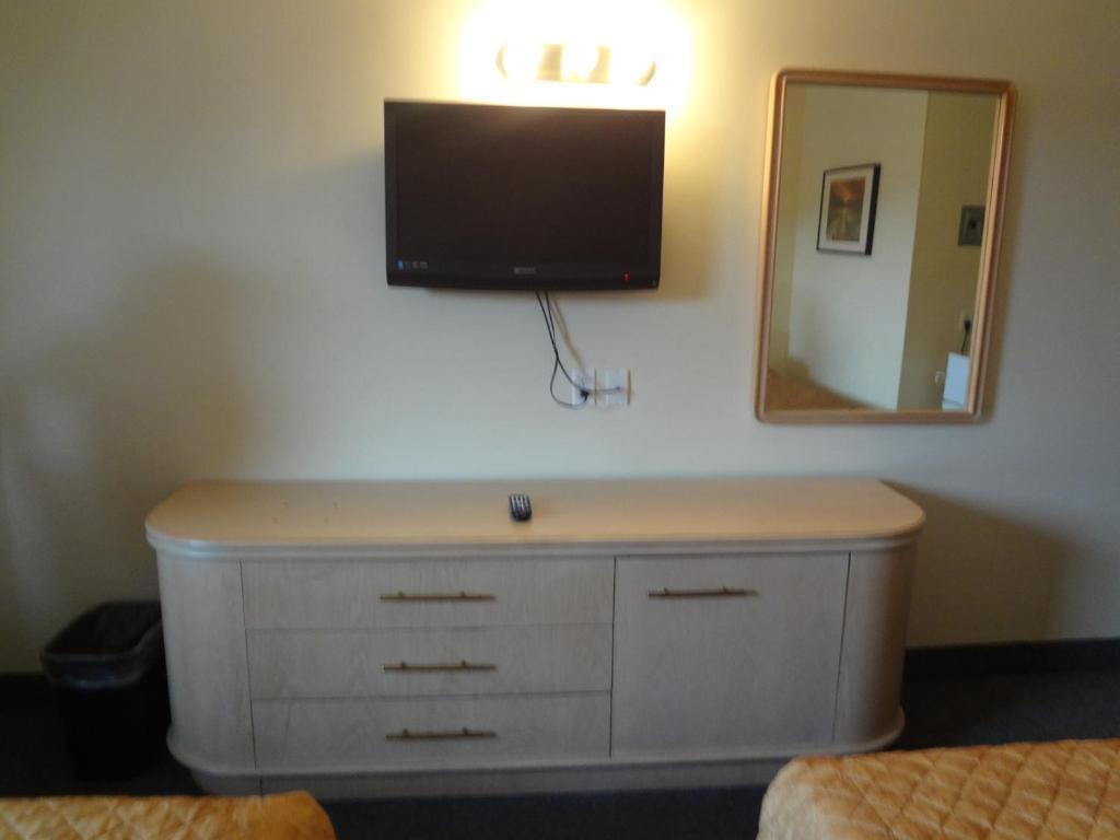 Empress Inn And Suites By The Falls Niagara Falls Room photo